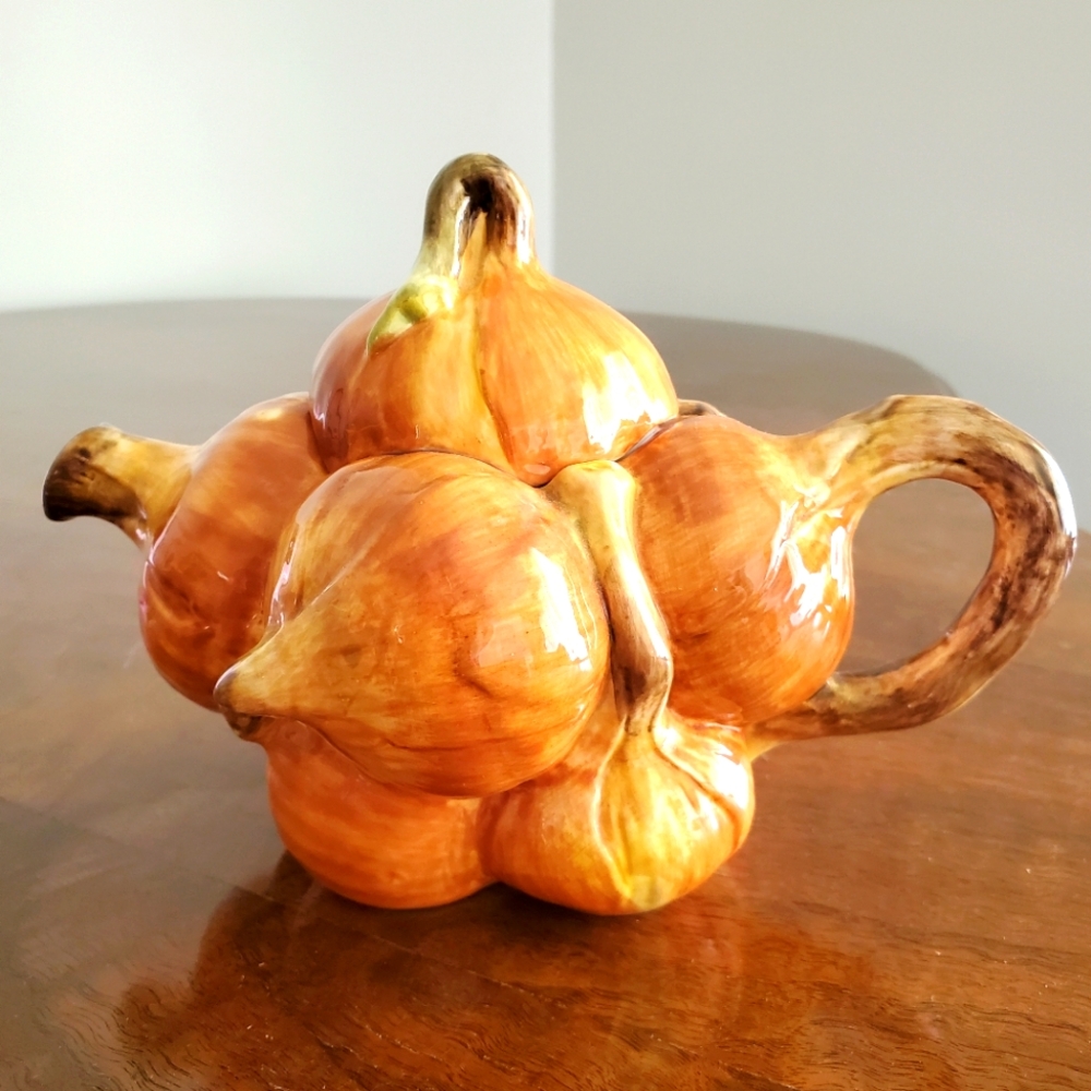 Vintage Jay Willfred Andrea by Sadek Onion Majolica Teapot, crafted in Portugal.